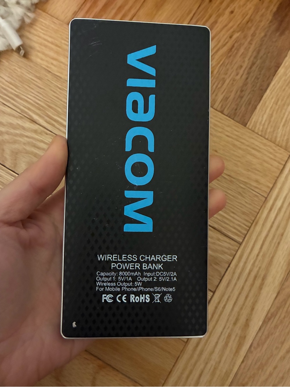 Viacom Wireless Charger Power Bank in Black with Blue Logo